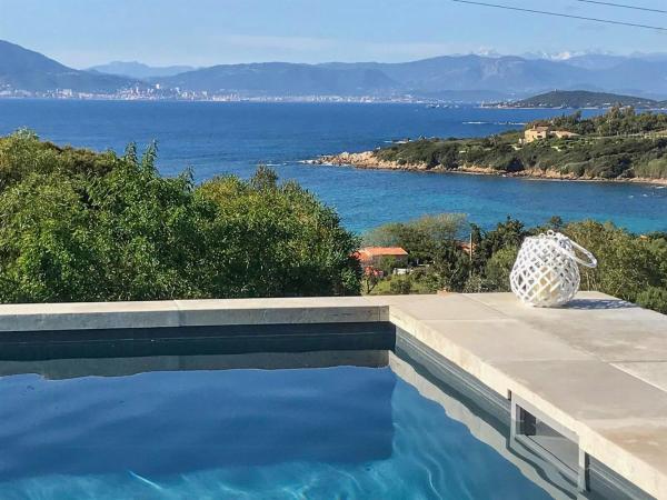 Villa With Views Over Gulf Of Ajaccio, Забронировать  Отели Gulf of Ajaccio с парковкой, Парковка