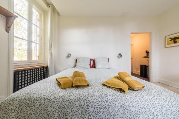 Villa Chadourne - Chambre Lilith, Забронировать  Отели Брив-ла-Гайард с парковкой, Парковка