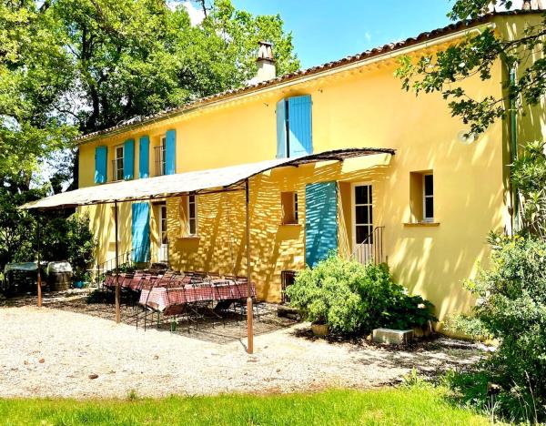 Villa Les Chênes avec piscine dans un domaine viticole 5 suites 11 pers, Забронировать  Неуль Альпы