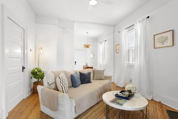 Bright Historic Home, Recently Renovated, Near Downtown, SCAD, & Starland Yard, Забронировать  Саванна Джорджия