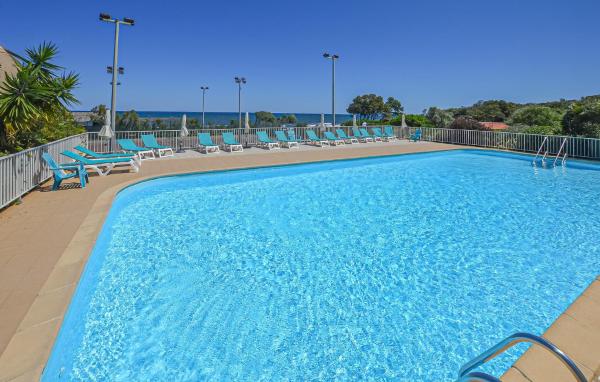 Villa Moderne Plage À Pieds, Забронировать  Отели Oriental Coast Corsica с бассейном, Бассейн