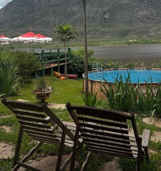 Quintal da prainha Pousada simples-beira da lagoa, Забронировать  Отели Минас-Жерайс с парковкой, Парковка
