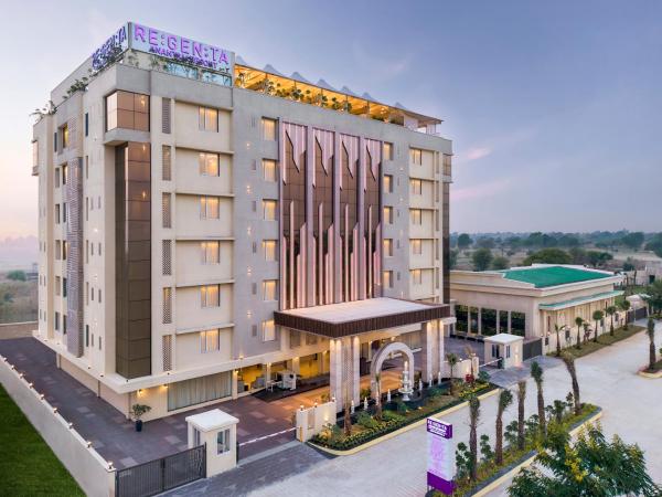 Regenta Anantam Resort Khatu Shyam Ji at 52 bigha parking khatu shyam ji, Забронировать  Отели Khātu с парковкой, Парковка