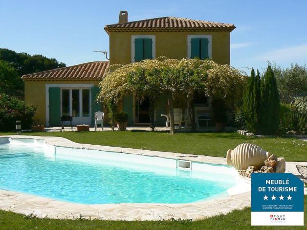 Villa provençale piscine, calme et confort, Забронировать  Отели Буш-дю-Рон с парковкой, Парковка