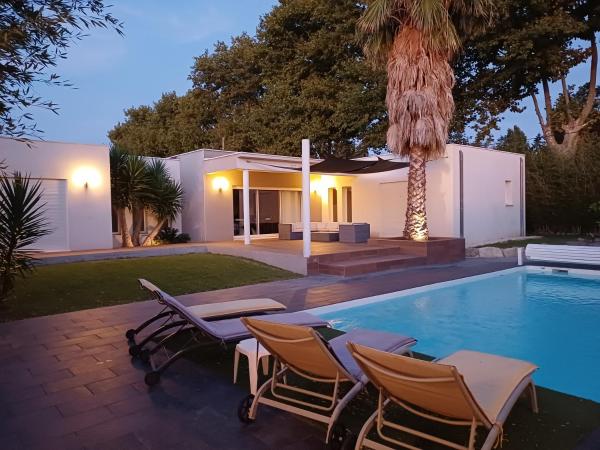 Villa d\architecte avec piscine chauffée, 4 chambres, à 30 mn Gruissan plage, Забронировать  Саллель-д'Од Од