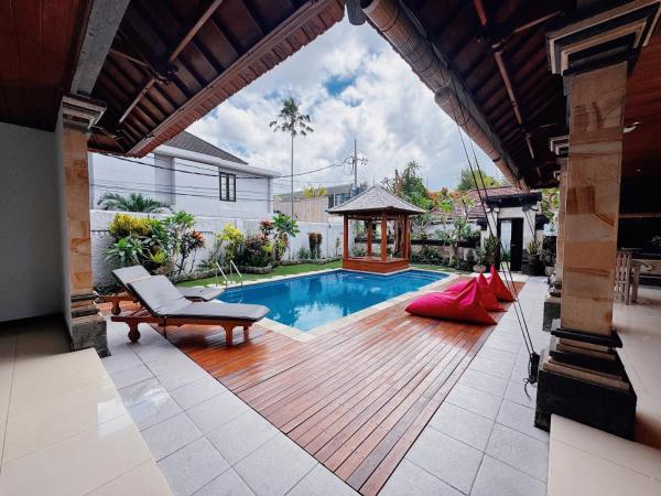 Soluna Homestay Bali, Забронировать  Отели провинции Бали с парковкой, Парковка