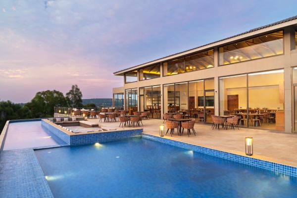 Ayati Resort & Spa, Забронировать  Отели штата Махараштры с бассейном, Бассейн