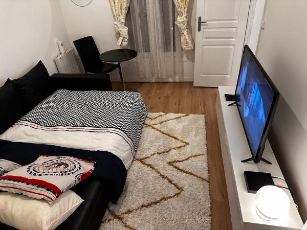 Lovely home, Забронировать  Отели Val de Marne с парковкой, Парковка