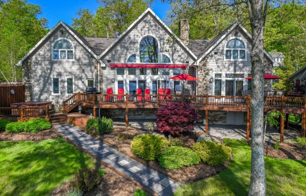 Stoney Point Five Bedroom Holiday Home