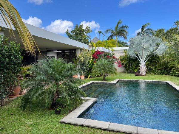 Belle Villa de Grand Baie, Забронировать  Отели Гран-Бэ с бассейном, рядом с Супермаркет Super U, Бассейн