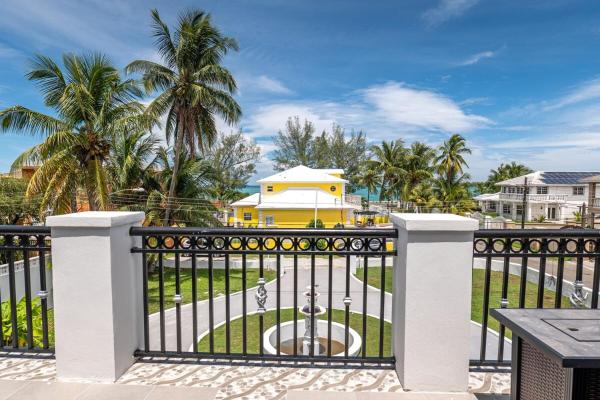 Villa By the Beach - sleeps 8 plus, 预订  拿骚 New Providence