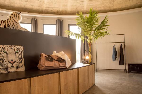 LOVE ROOM & SPA & Lloyd, Забронировать  Треву Ain