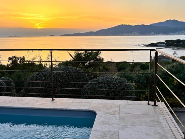 Villa du maquis avec piscine - Porticcio - proche plage, Забронировать  Отели South Corsica с парковкой, Парковка