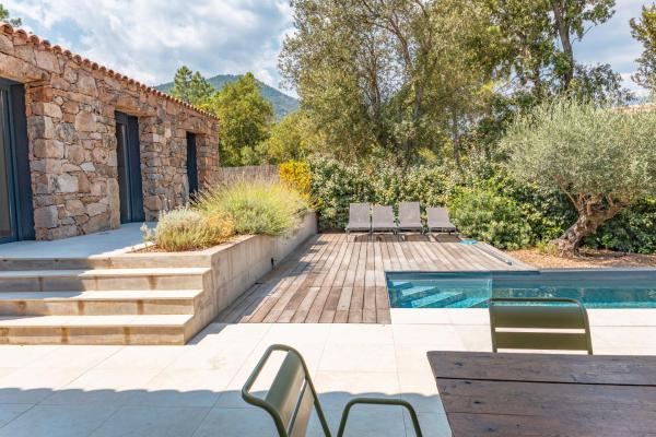 Villa Cupulatta Di Santa Lucia, Забронировать  Отели South Corsica с парковкой, Парковка