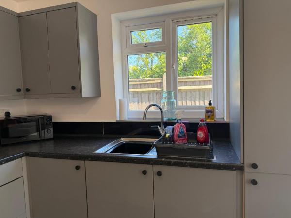 Gatwick 2 Bed Apartments Free Parking, Забронировать Апартаменты/квартира Хорли Западный Суссекс
