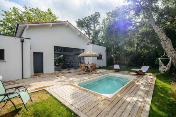 Villa with terrace and pool near the Ocean, Забронировать  Отели Аквитаний с парковкой, Парковка