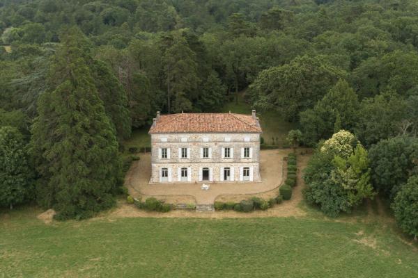 Château de L\Encastre, Забронировать  Ревель 