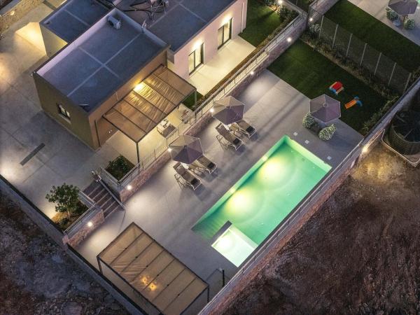 Emmanouil Residence A, Забронировать  Отели Roumelí с бассейном, Бассейн