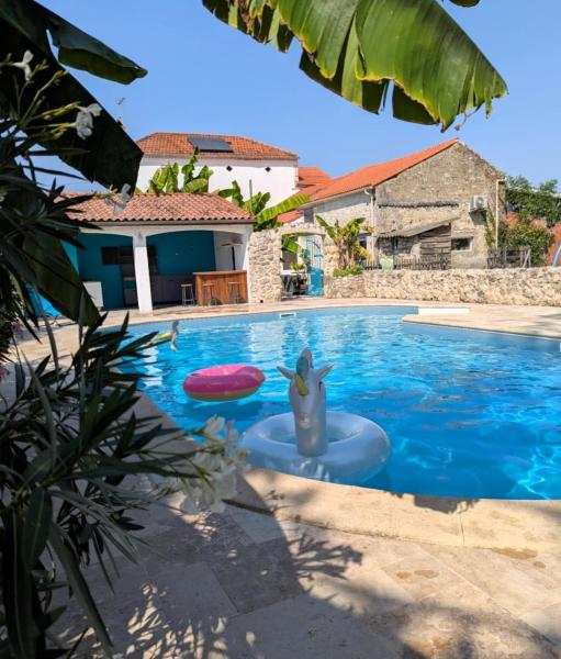 4 Bedroom Villa & Pool 9-10 personnes, Забронировать  Колейрак-Сен-Сирк Lot-et-Garonne