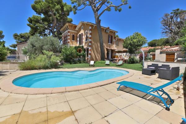 Villa L\Oustaou, Забронировать  Отели Буш-дю-Рон с парковкой, Парковка