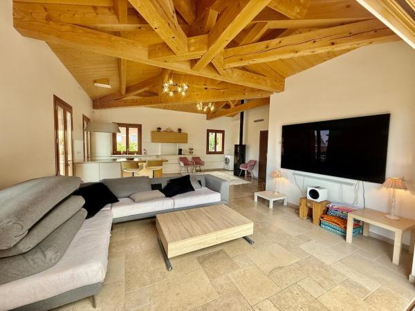 Unique Villa, Pool, Nature & Monaco on Foot, Забронировать  Отели Монако и окрестностей с парковкой, Парковка