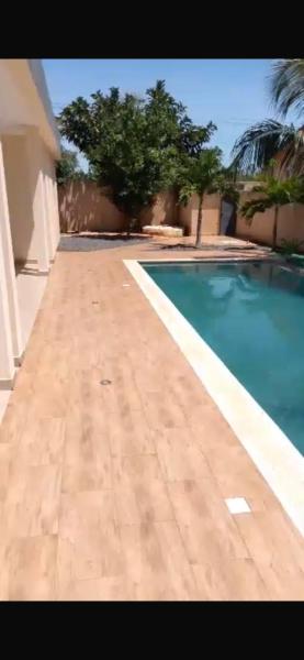 Villa de luxe à Ngaparou Saly center, Забронировать  Отели Мбур с бассейном, Бассейн