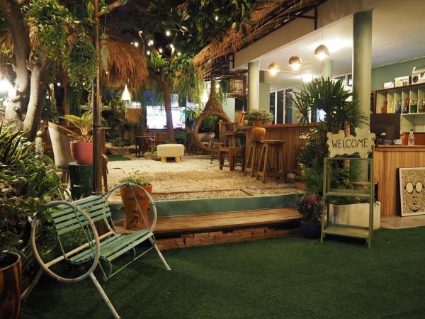 The oasis on 8 Villa pool table & KTV, Забронировать  Отели Провинции Бангкока с парковкой, Парковка