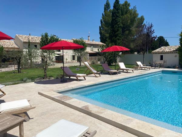 Mas Saint André 3 étoiles au cœur de la Provence, Забронировать  Отели Буш-дю-Рон с парковкой, Парковка