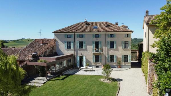 Historic Villa In The Monferrato Villages, Забронировать  Отели Colcavagno с бассейном, Бассейн
