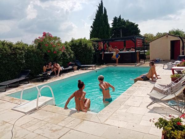 Le Val des Nymphes Petit déj compris, piscine, parking, Забронировать  Колонзель Drôme Provençale