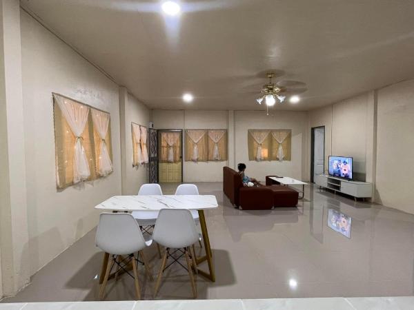 2 bedroom Hua Hin Villa, Забронировать  Отели Прачуапкхирикхан с парковкой, Парковка