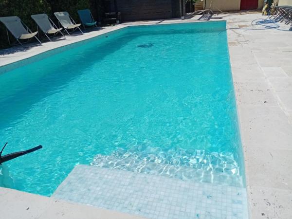 Le Val des Nymphes Petit déj compris, piscine, parking, Забронировать  Колонзель Drôme Provençale