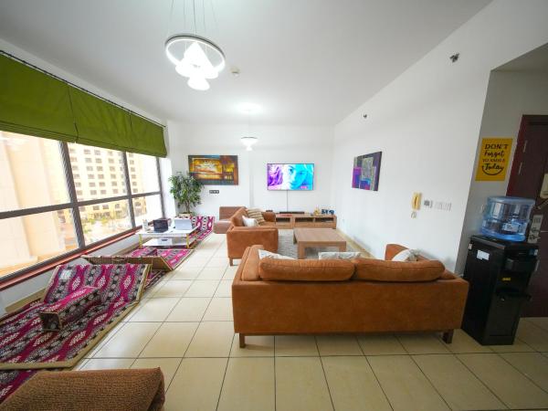 Happyland JBR Dubai Hostel, Забронировать  Дубай Эмират Дубай