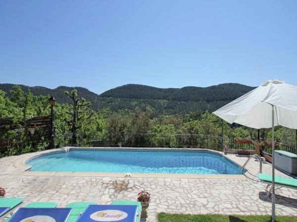 Villa in Bagnols with Pool & Near Nature Parks, Забронировать  Баньоль-ан-Форе 
