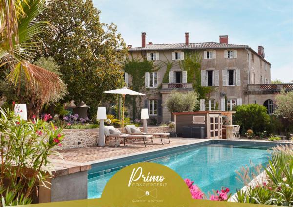 Villa Po\Strophe - Bâtiment classé avec piscine, Забронировать  Клисон Loire-Atlantique