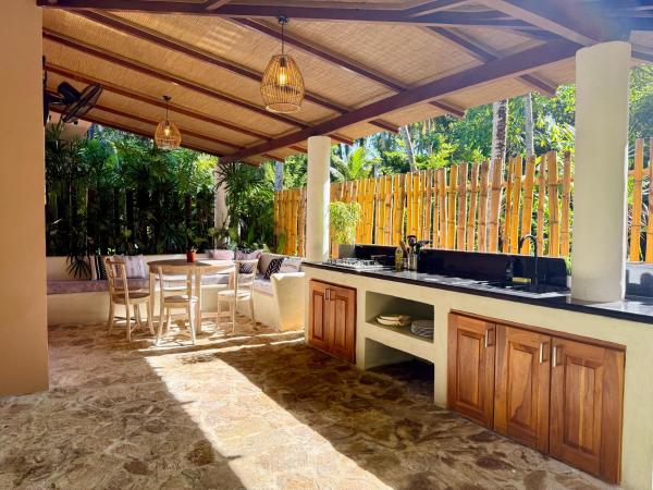3BDR Jungle Villa, Outdoor Living, Near Ahangama, Забронировать  Отели Округа Галле с парковкой, Парковка