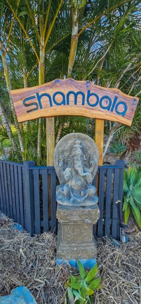 Shambala Pet Friendly Apartments Agnes Water, Забронировать Апартаменты/квартира Отели Southern Great Barrier Reef с парковкой, Парковка