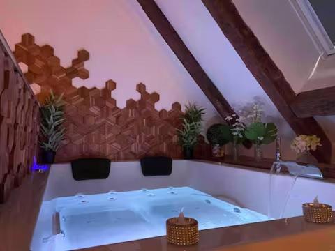 Love Room pour une escapade romantique avec Spa privatif, Забронировать  СПА-отели Бурж, SPA-услуги