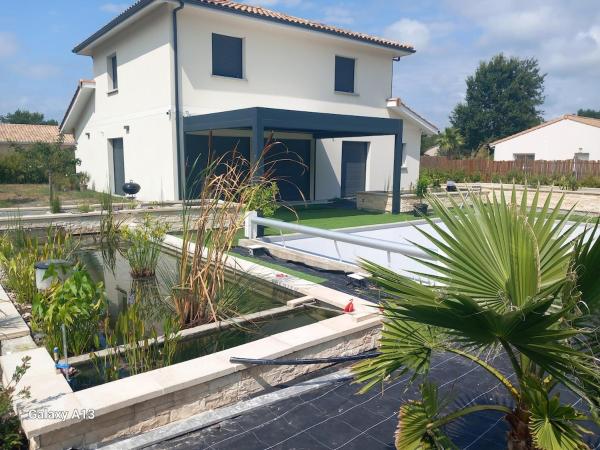 Villa des 3 Eaux, Забронировать  Отели Каркана с бассейном, Бассейн