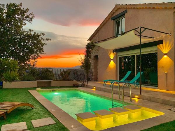 Family Villa Augflor with Pool and Garden, Забронировать  Отели Приморских Альпы с парковкой, Парковка