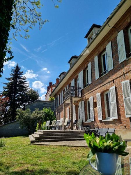 Merlin Cottage, Забронировать  Монтро-Фот-Йон Иль-де-Франс