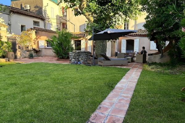 Villa jardin secret centre-ville d\Antibes, Забронировать  Отели Приморских Альпы с парковкой, Парковка