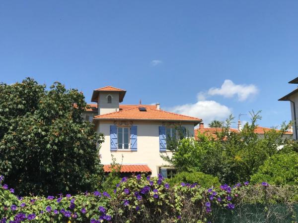 Villa cannoise en bord de mer, Забронировать  Отели Приморских Альпы с парковкой, Парковка
