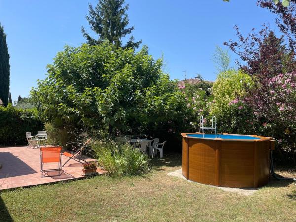 Maison provençale avec jardin et piscine à Lambesc, Забронировать  Отели Буш-дю-Рон с парковкой, Парковка
