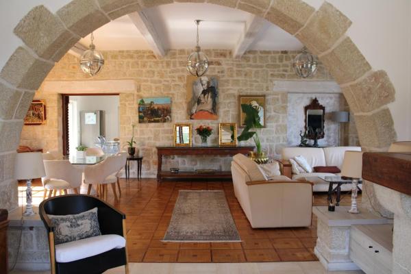 Magnifique Villa sur les collines de Nice, 6 Pièces, clim, barbecue, sauna et hammam, Забронировать  Отели Ниццы с парковкой, Парковка