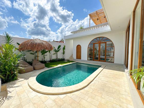 Newly Build 2brVilla with Rooftop- Pererenan, Забронировать  Отели провинции Бали с парковкой, Парковка