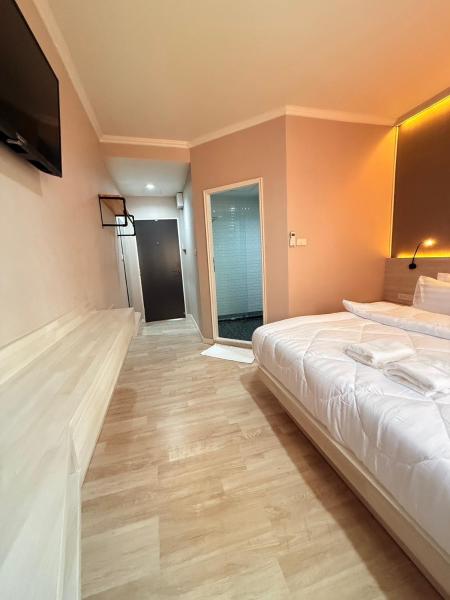 Luck Hotel Huai Khwang MRT Ratchada, Забронировать  Диндэн 