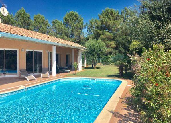 Villa Temara à Soustons Plage , piscine , Golf, Lac Marin, Забронировать  Отели Landes с парковкой, Парковка