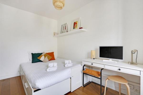Canal St Martin Lovely Room, Забронировать  Париж Иль-де-Франс, рядом с Рике