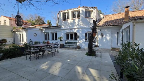 Villa vue panoramique et tranquillité, Забронировать  Отели Буш-дю-Рон с парковкой, Парковка